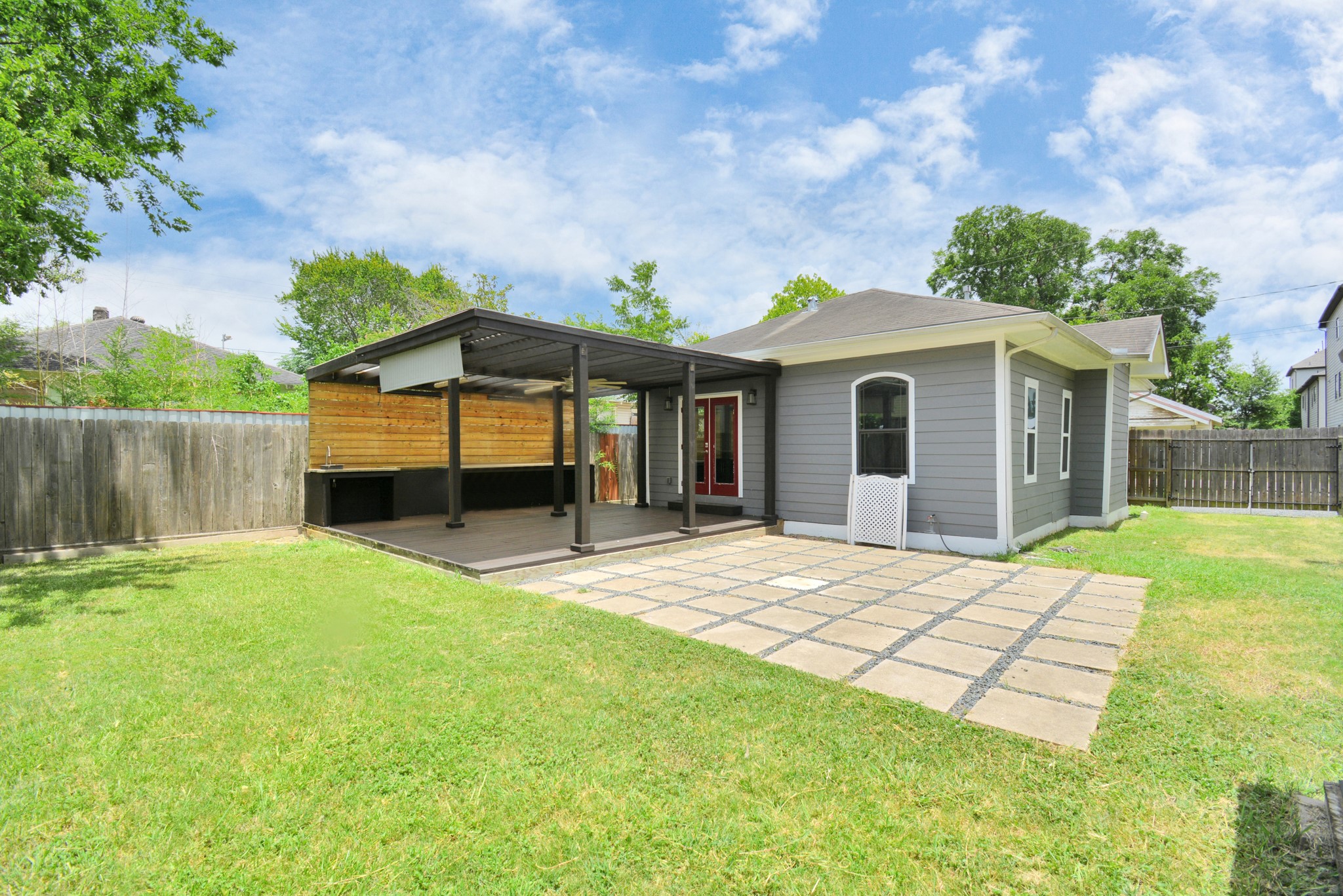 318 Ennis Street Houston, TX 77003 - Photo 22 of 28 Spacious backyard with covered patio great for entertaining! Shed in the back