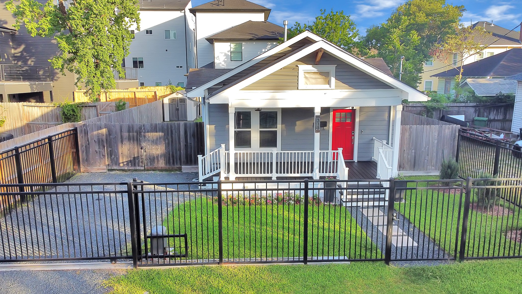 318 Ennis Street Houston, TX 77003 - Photo 25 of 28 Automatic fully fenced gate