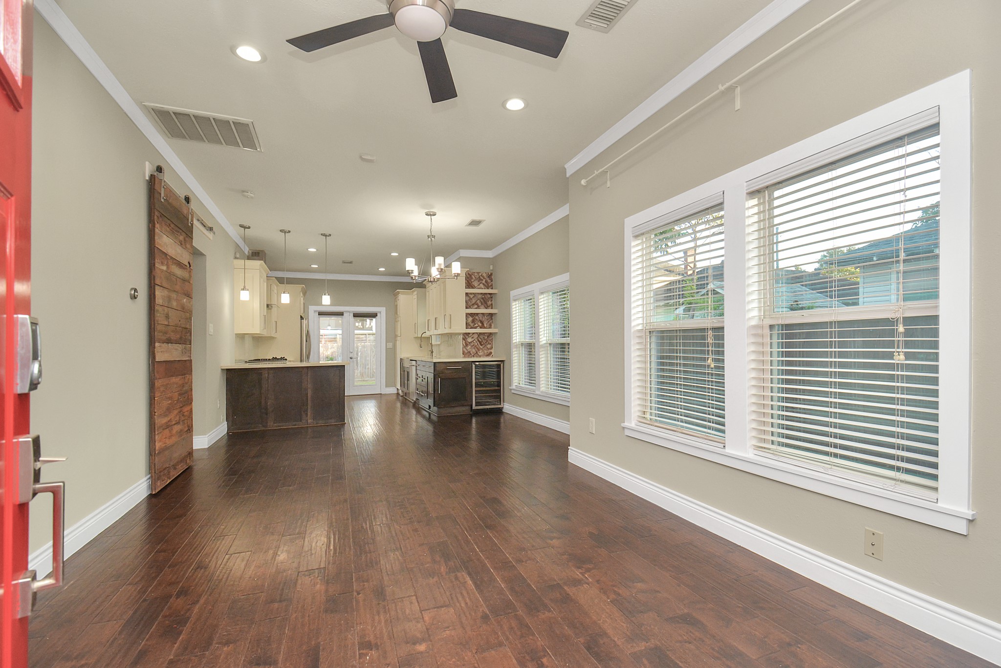 318 Ennis Street Houston, TX 77003 - Photo 3 of 28 Beautiful open concept! Freshly painted throughout.