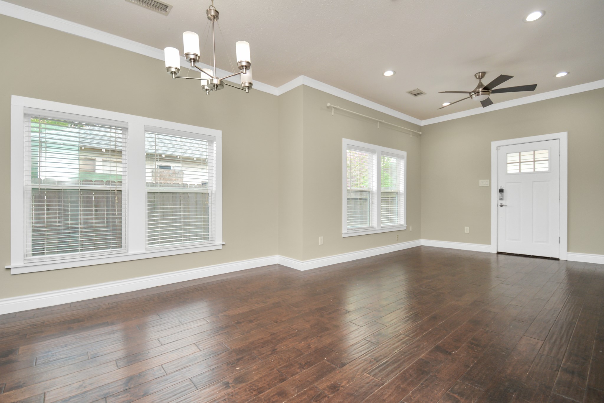 318 Ennis Street Houston, TX 77003 - Photo 7 of 28