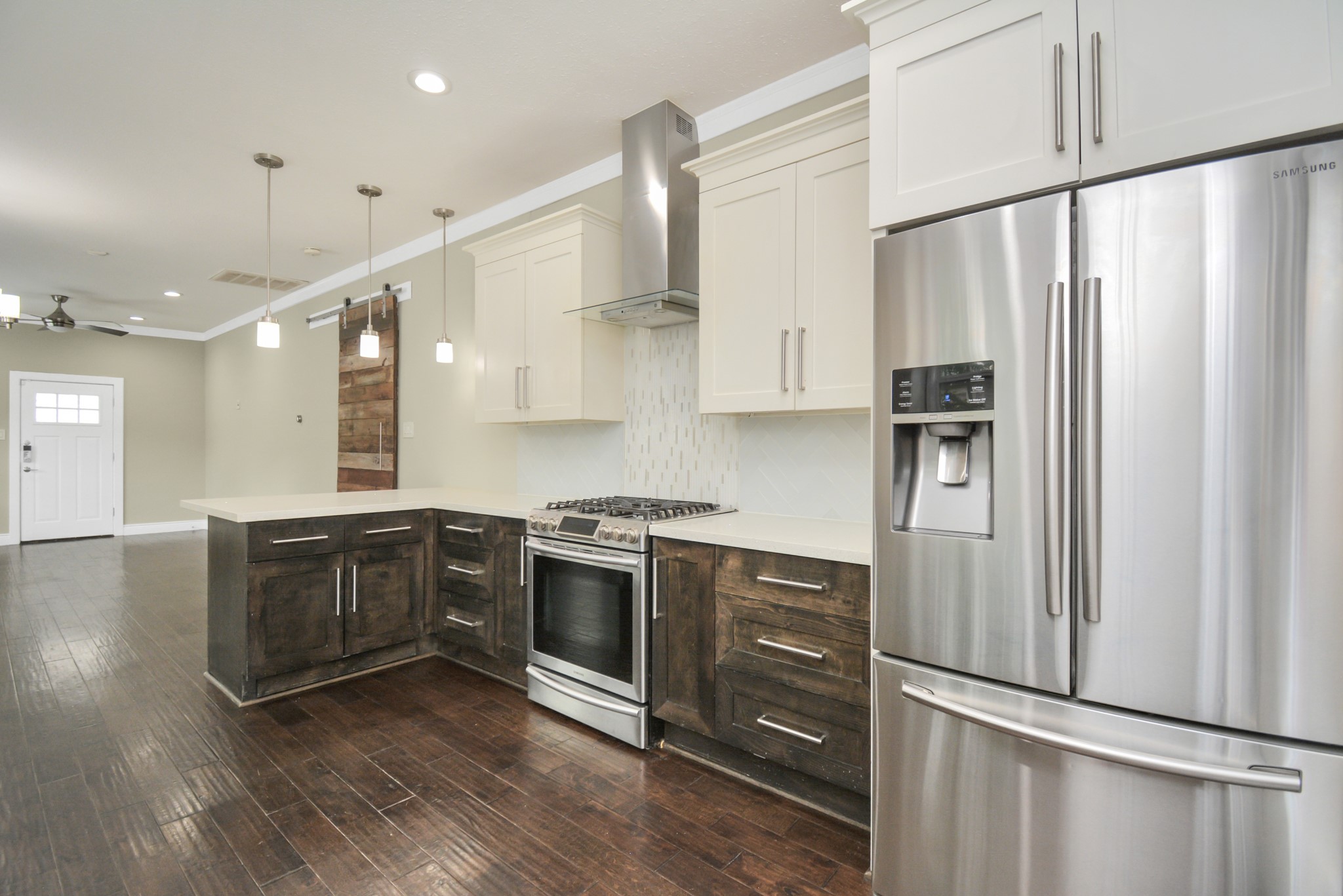 318 Ennis Street Houston, TX 77003 - Photo 10 of 28 Stainless steel appliances