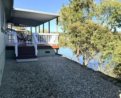 a view of entryway with outdoor area