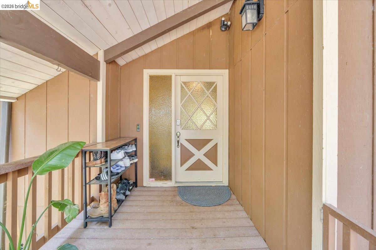 8733 Fraguero Road Sonora, CA 95370 - Photo 18 of 73 Entryway featuring a decorative front door with diamond-pane glass and a frosted sidelight