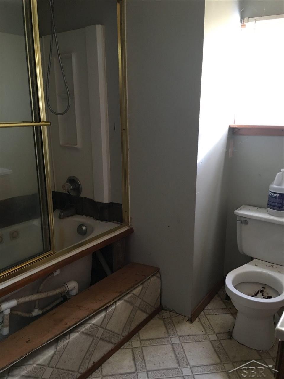1954 East Pine River Road Midland, MI 48640 - Photo 6 of 9 Bathroom