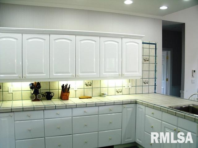 871 Pheasant Run Road Clinton, IA 52732 - Photo 14 of 24 Gallery Image 14