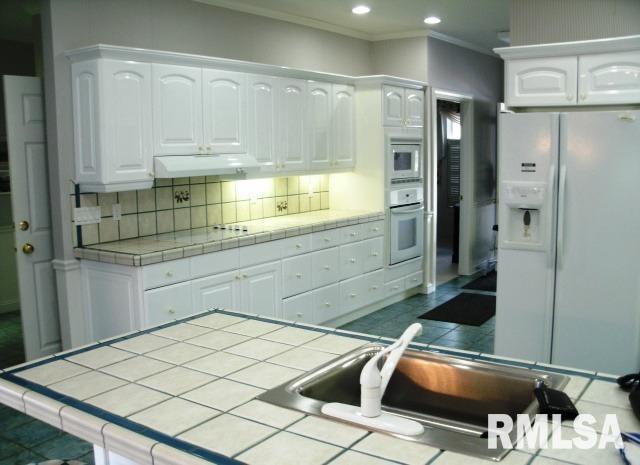 871 Pheasant Run Road Clinton, IA 52732 - Photo 15 of 24 Gallery Image 15