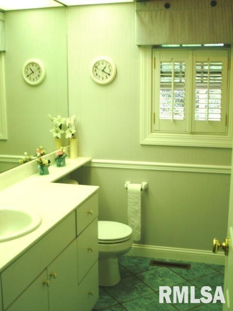 871 Pheasant Run Road Clinton, IA 52732 - Photo 22 of 24 Gallery Image 22