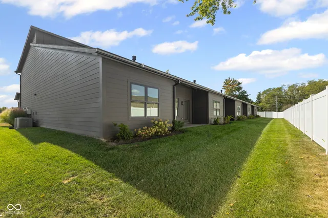 $530,000 | 5874 Harbourtown Drive, Noblesville, IN 46062