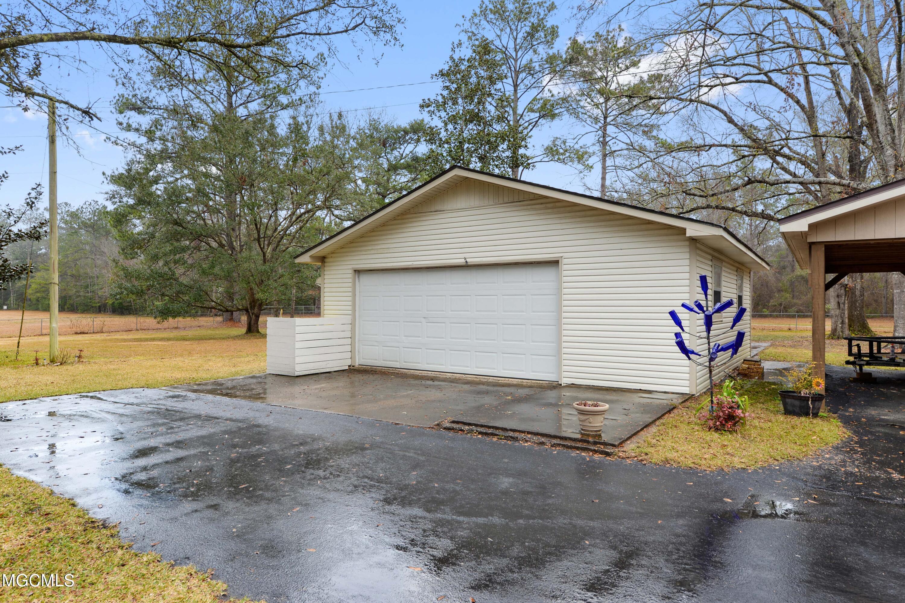 2621 Vaughn Road Moss Point, MS 39562 - Photo 4 of 23 9A477E0D-FCF1-4ADA-BB99-B9DEC7F59512