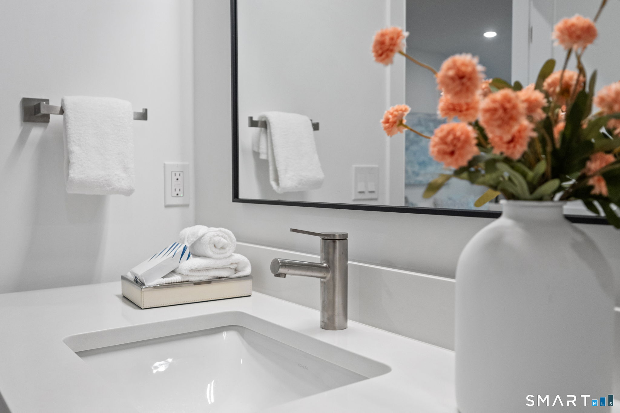 131 Beach Road, Unit 103 Fairfield, CT 06824 - Photo 15 of 28 a bathroom with a sink a mirror and vanity