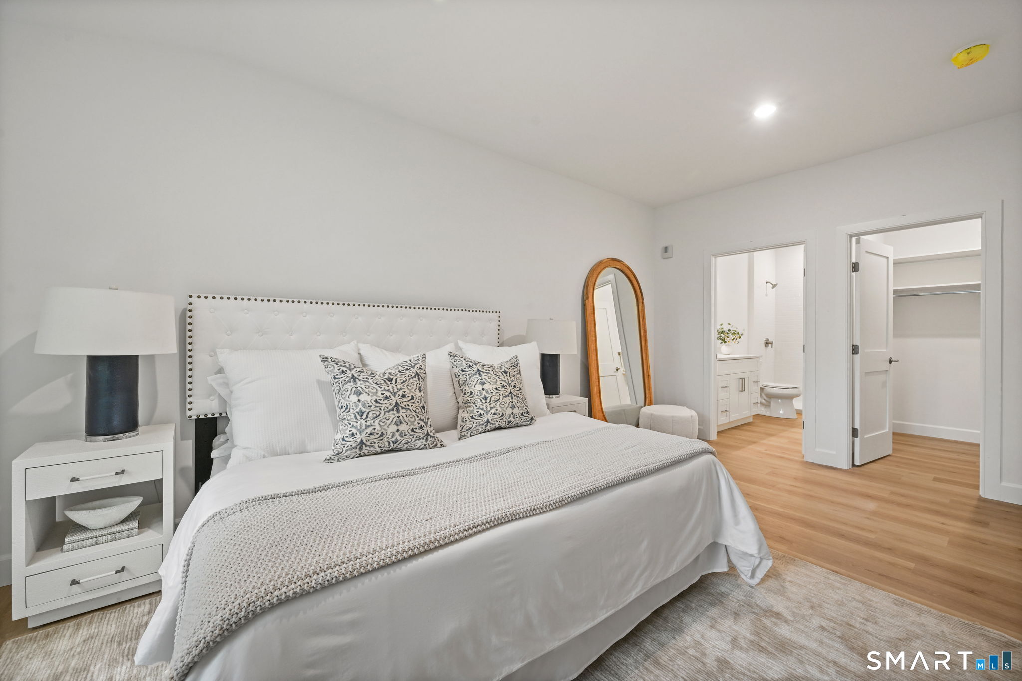 131 Beach Road, Unit 103 Fairfield, CT 06824 - Photo 17 of 28 a bedroom with a bed and a television