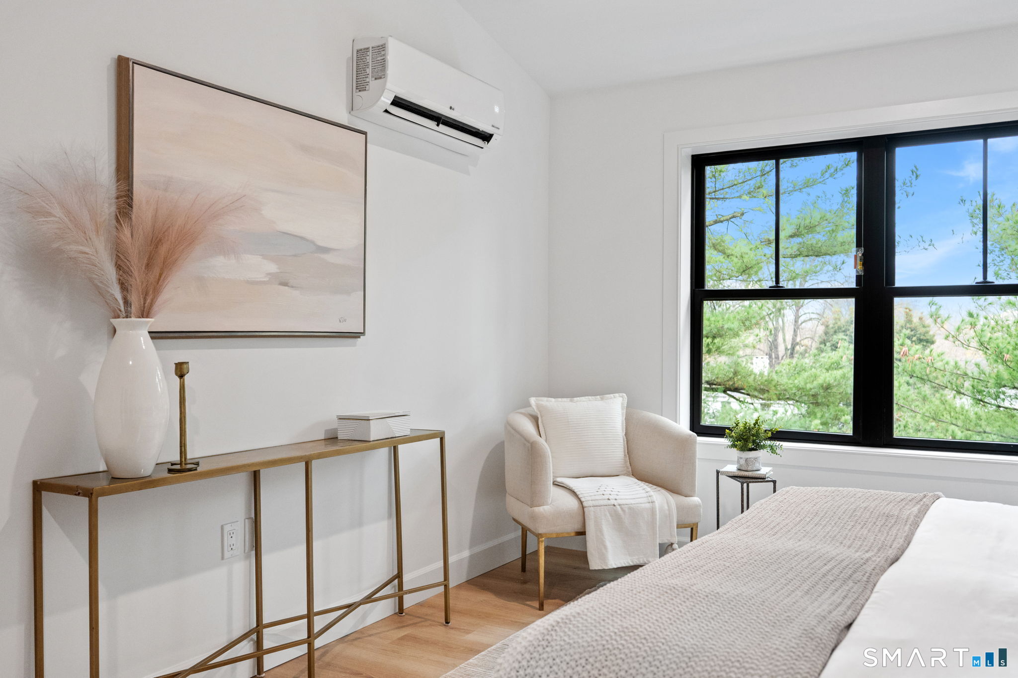 131 Beach Road, Unit 103 Fairfield, CT 06824 - Photo 18 of 28 a living room with furniture and a window