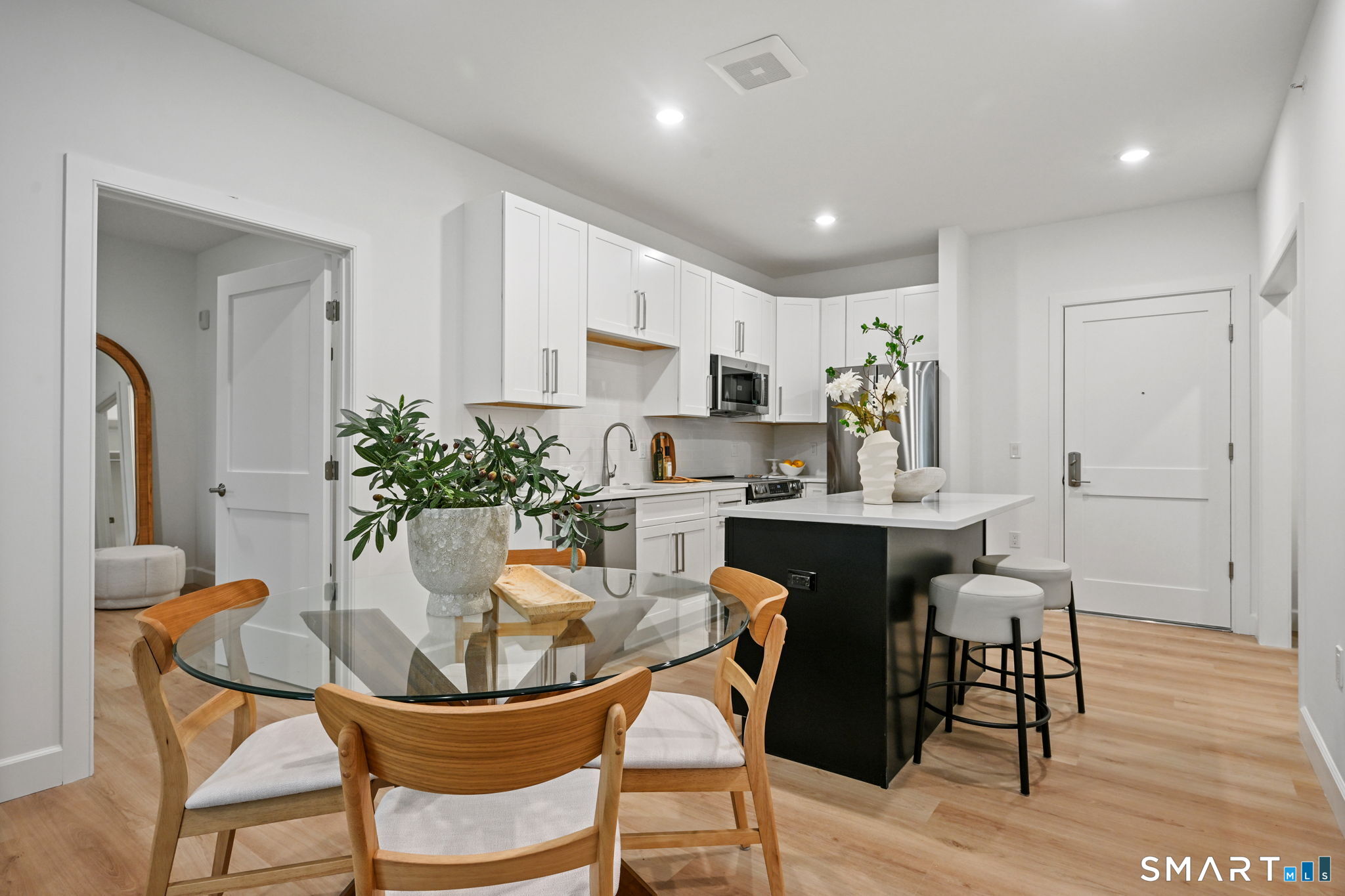 131 Beach Road, Unit 103 Fairfield, CT 06824 - Photo 7 of 28 a kitchen with a table and chairs in it