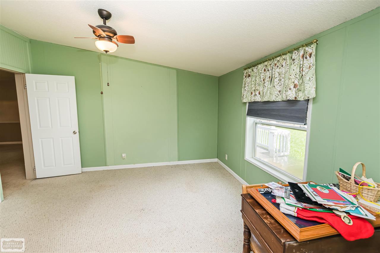 1939 Maple Road Smiths Creek, MI 48074 - Photo 24 of 36 50072948-23.JPG
