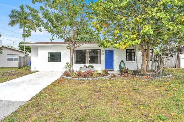 a front view of house with yard