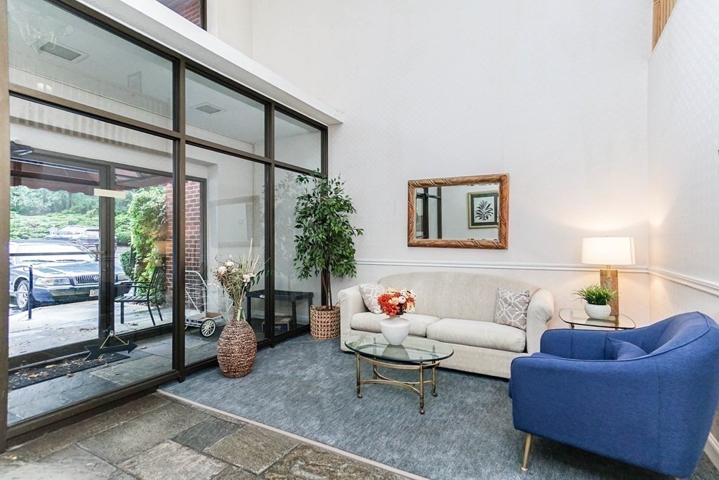 3 Summit Drive, Unit B2 Reading, MA 01867 - Photo 4 of 17