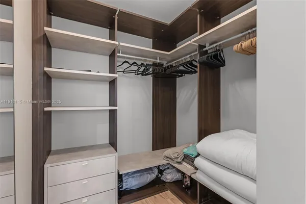 $5,300 | 801 South Miami Avenue, Unit 5206, Miami, FL 33131