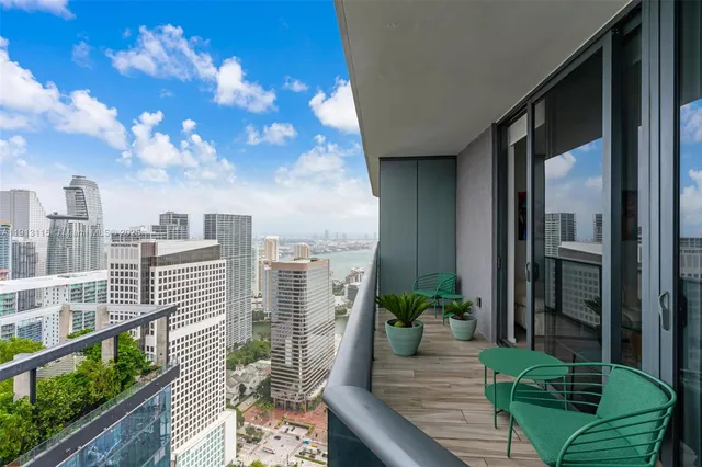 $5,750 | 801 South Miami Avenue, Unit 5206, Miami, FL 33131