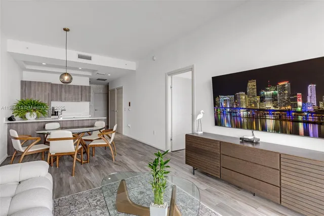 $5,750 | 801 South Miami Avenue, Unit 5206, Miami, FL 33131