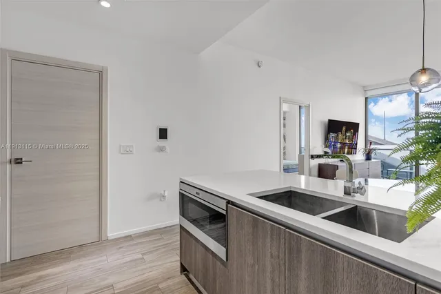 $5,750 | 801 South Miami Avenue, Unit 5206, Miami, FL 33131