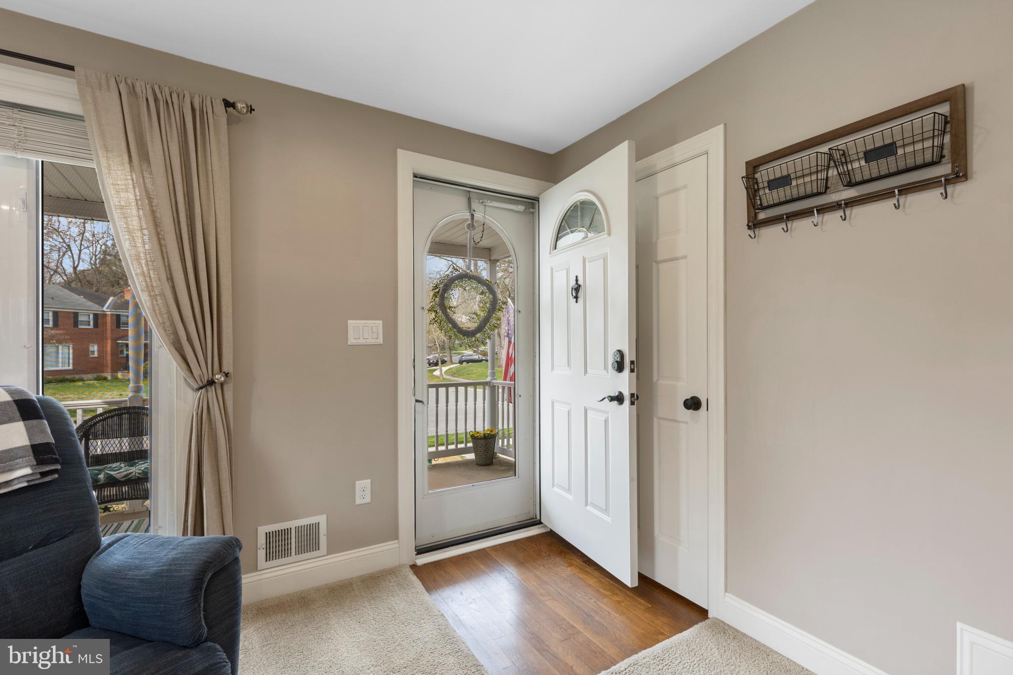 6809 Barnett Road Baltimore, MD 21239 - Photo 3 of 30