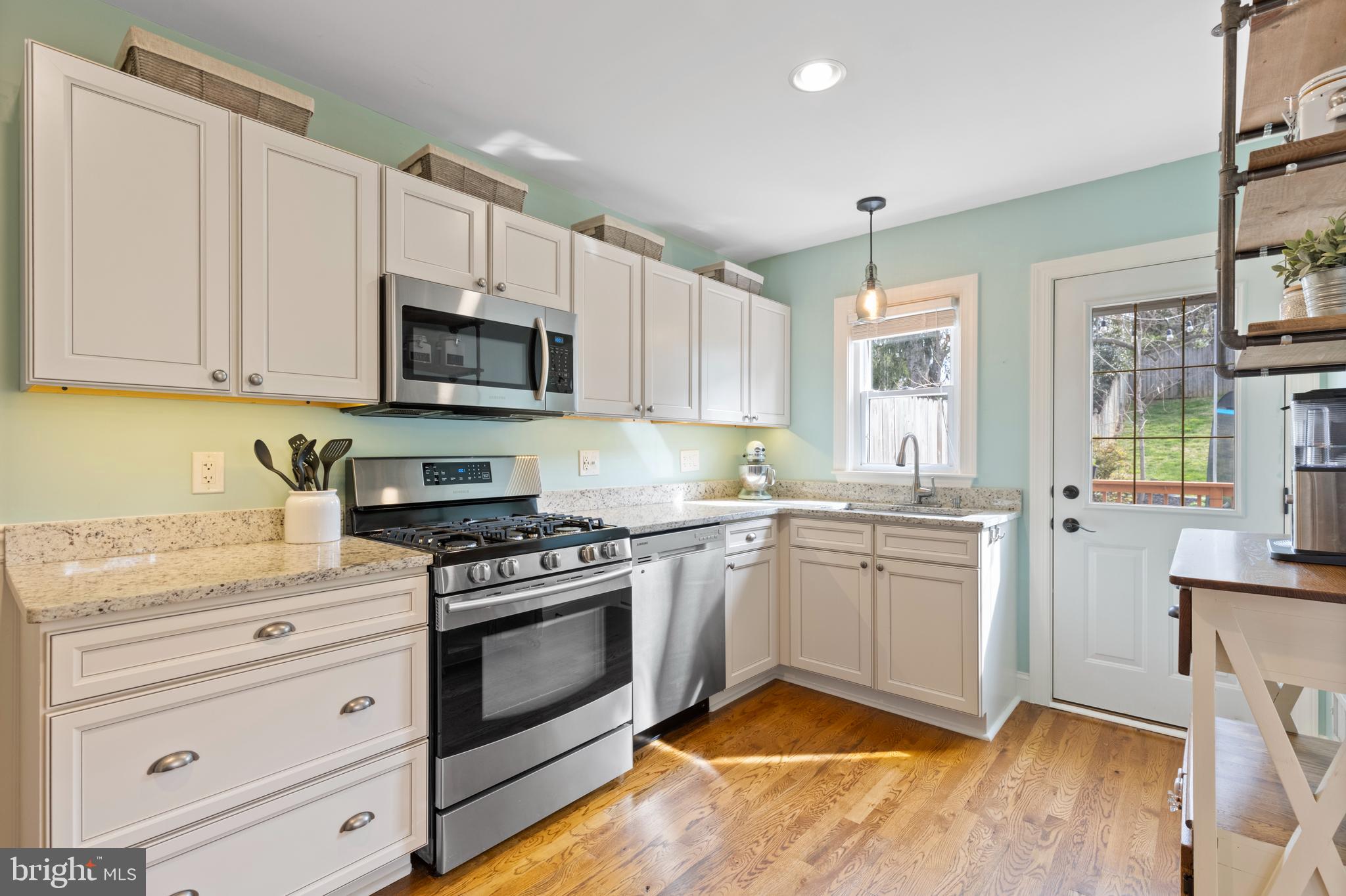 6809 Barnett Road Baltimore, MD 21239 - Photo 6 of 30