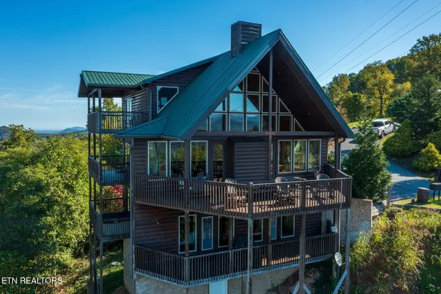 $1,099,900 | 2498 Black Bear Ridge Way, Sevierville, TN 37862