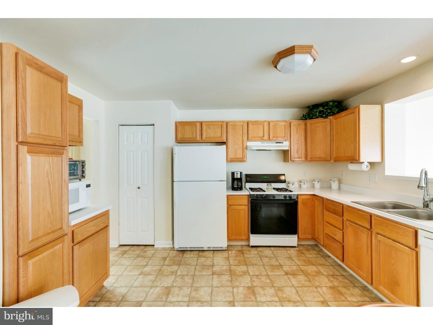 3 Arlington Road Sicklerville, NJ 08081 - Photo 11 of 24 Kitchen