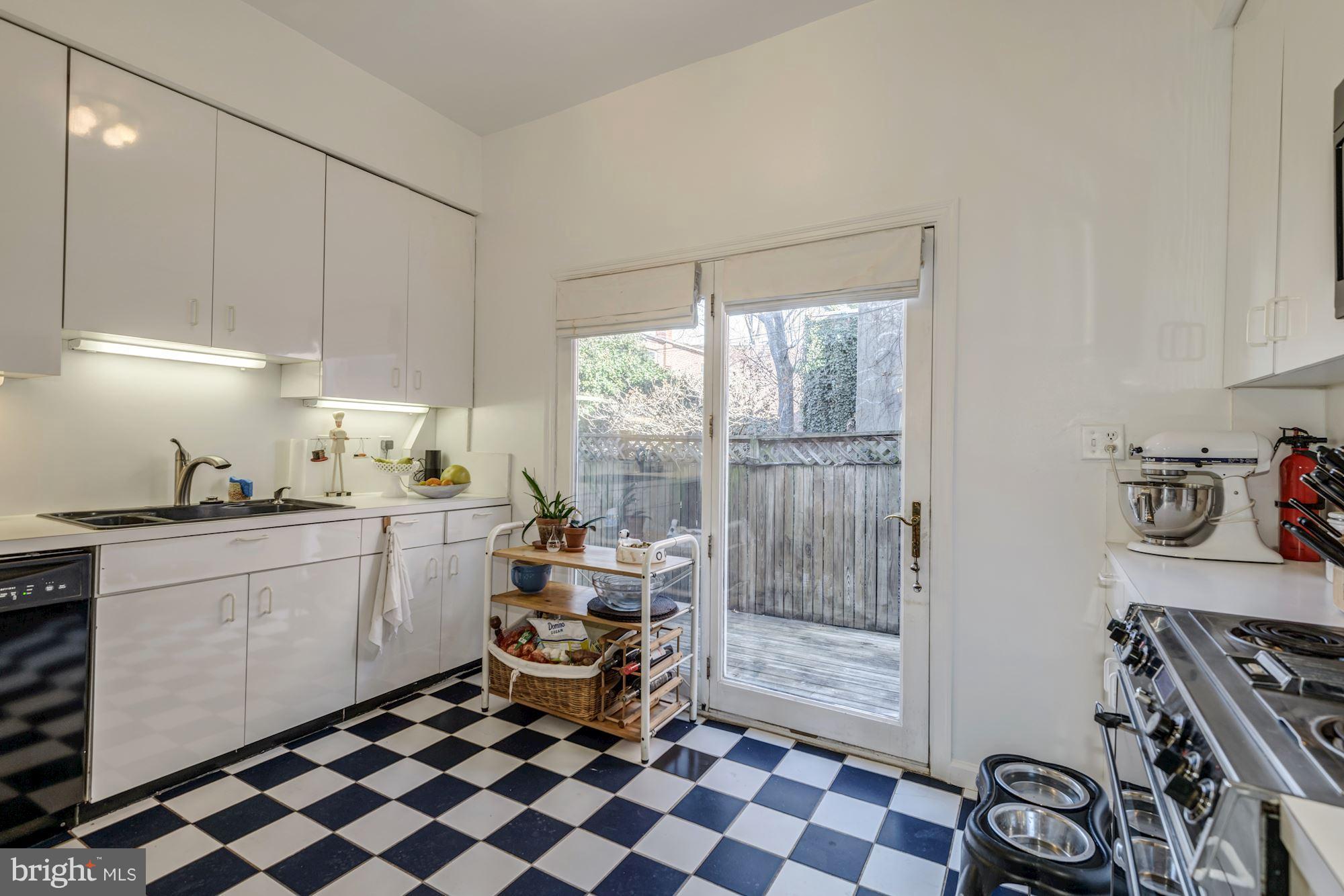 254 8th Street Southeast Washington, DC 20003 - Photo 11 of 30 Kitchen