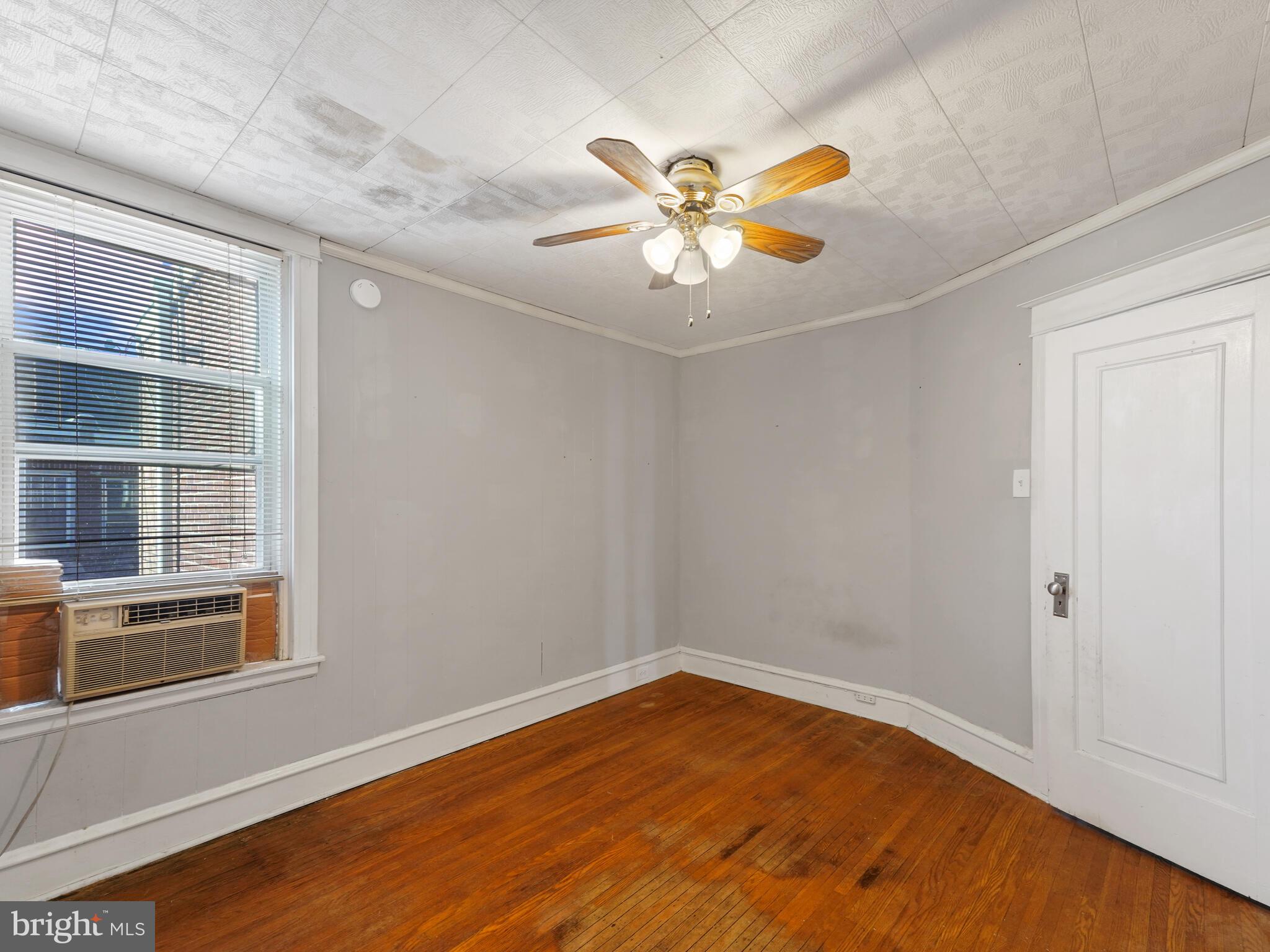 7264 Calvin Road Upper Darby, PA 19082 - Photo 12 of 19 2nd Bedroom (Middle)