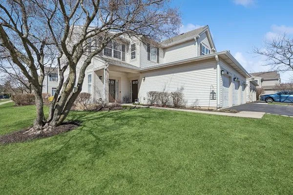 $239,900 | 3099 Falling Waters Lane, Lindenhurst, IL 60046