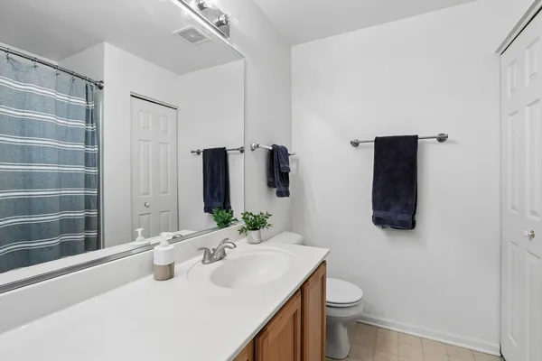 $239,900 | 3099 Falling Waters Lane, Lindenhurst, IL 60046