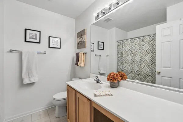$239,900 | 3099 Falling Waters Lane, Lindenhurst, IL 60046