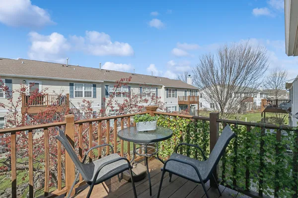 $239,900 | 3099 Falling Waters Lane, Lindenhurst, IL 60046