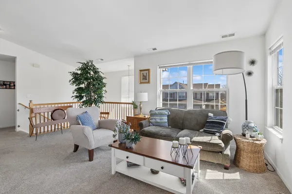 $239,900 | 3099 Falling Waters Lane, Lindenhurst, IL 60046