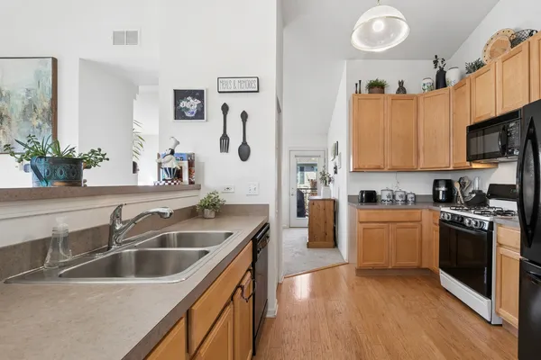 $239,900 | 3099 Falling Waters Lane, Lindenhurst, IL 60046