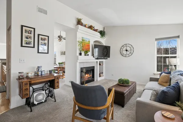 $239,900 | 3099 Falling Waters Lane, Lindenhurst, IL 60046