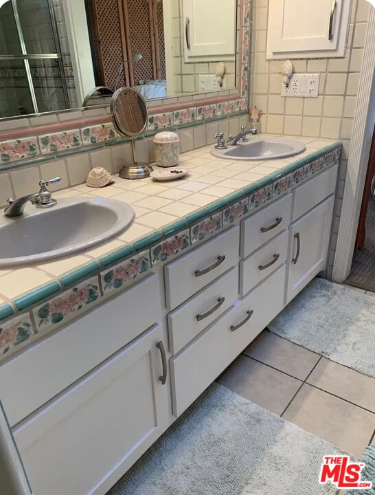 73 A Surfside Avenue Surfside, CA 90743 - Photo 9 of 18 a bathroom with double sink and a mirror
