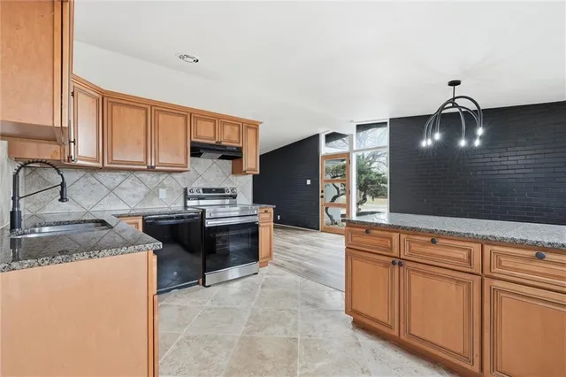 $279,900 | 1204 Northeast 67th Street, Kansas City, MO 64118