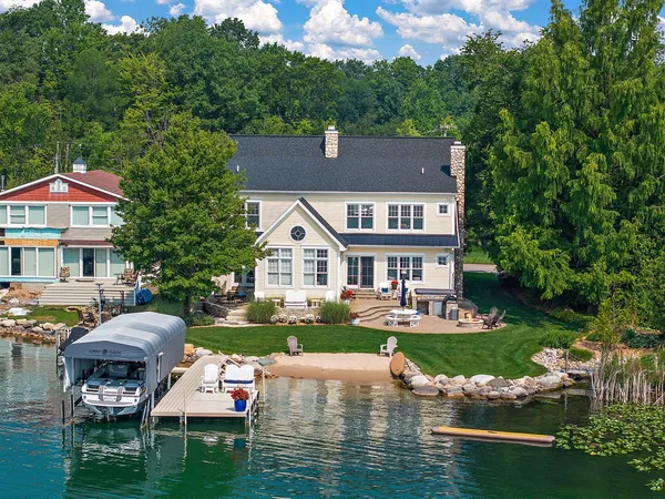 $2,500,000 | 4655 5th Street, Caledonia, MI 49316