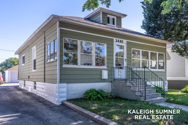 $285,000 | 1440 Pennoyer Avenue, Grand Haven, MI 49417