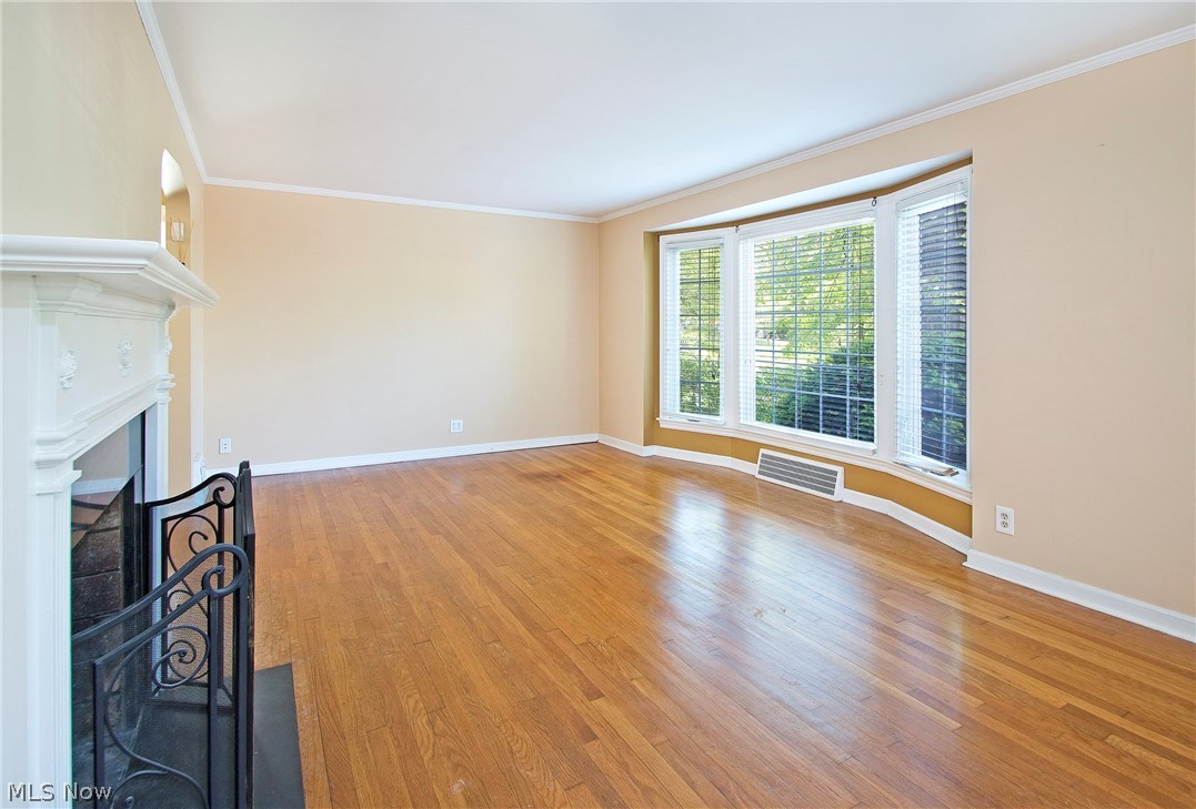 1097 Rushleigh Road Cleveland Heights, OH 44121 - Photo 4 of 15