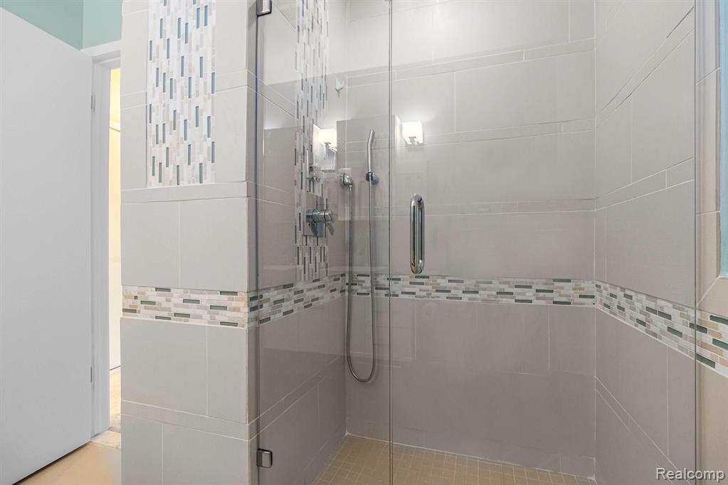 30414 Orchard Lake Road, Unit 25 Farmington Hills, MI 48334 - Photo 15 of 25