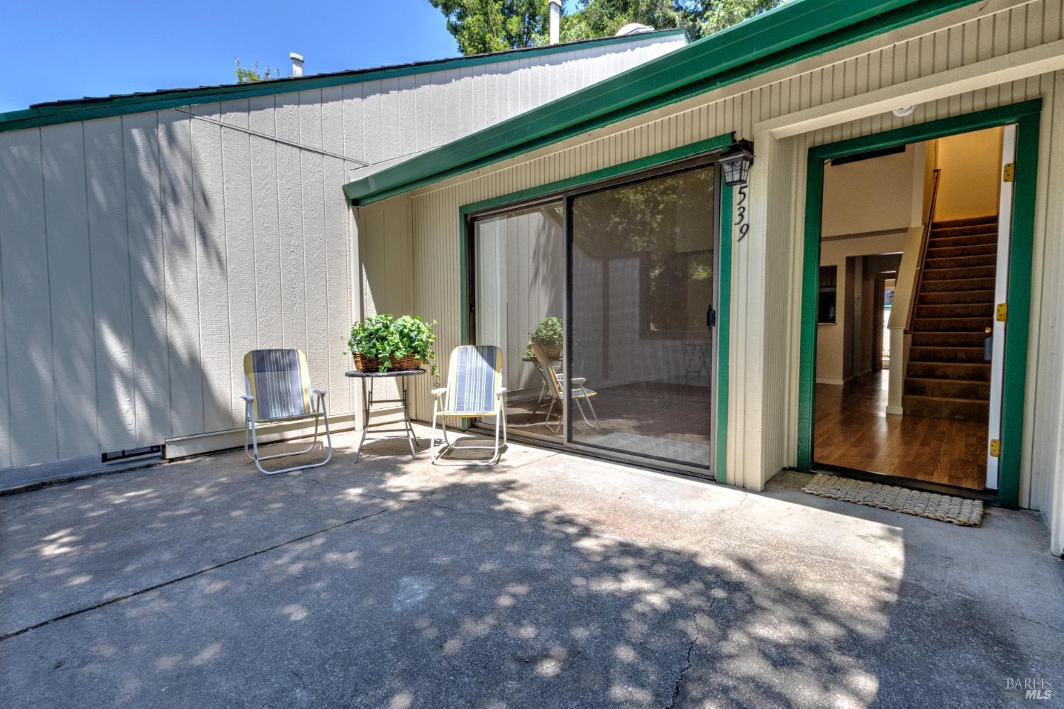 539 Norlee Street Sebastopol, CA 95472 - Photo 3 of 26 Private front patio with front door and slider to living room