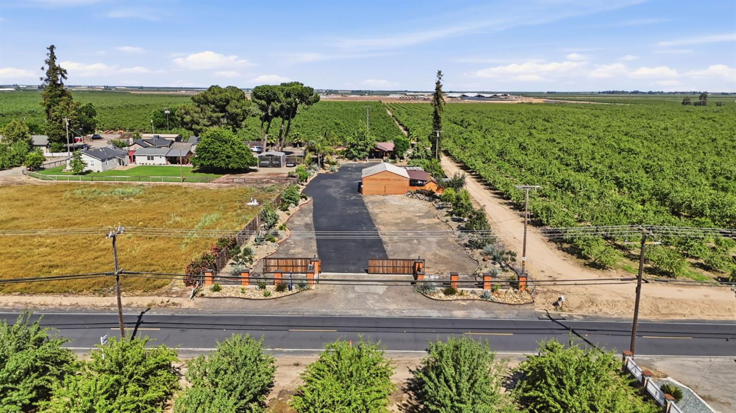 5200 North Gratton Road Denair, CA 95316 - Photo 35 of 40 a view of a city