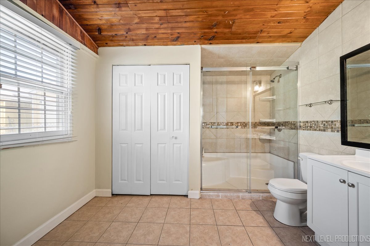1009 Assell Avenue Aurora, IL 60505 - Photo 13 of 24 a bathroom with a shower and a toilet