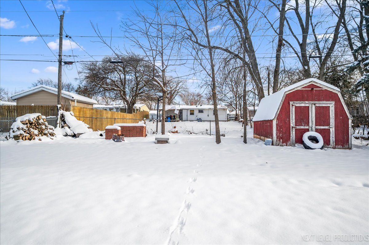 1009 Assell Avenue Aurora, IL 60505 - Photo 23 of 24 a view of snow on the side of building