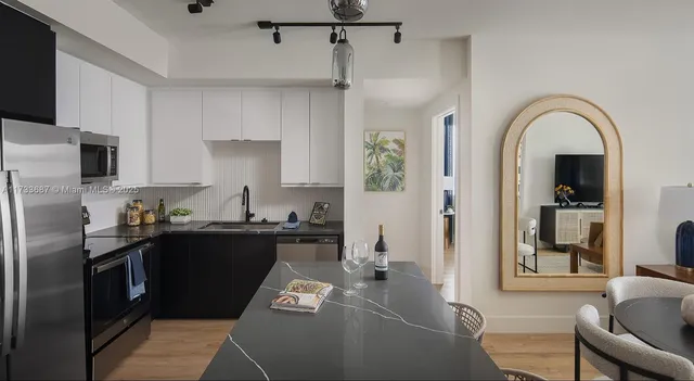 $2,601 | 740 North Dixie Highway, Unit A4, West Palm Beach, FL 33401