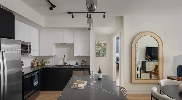 $2,601 | 740 North Dixie Highway, Unit A4, West Palm Beach, FL 33401