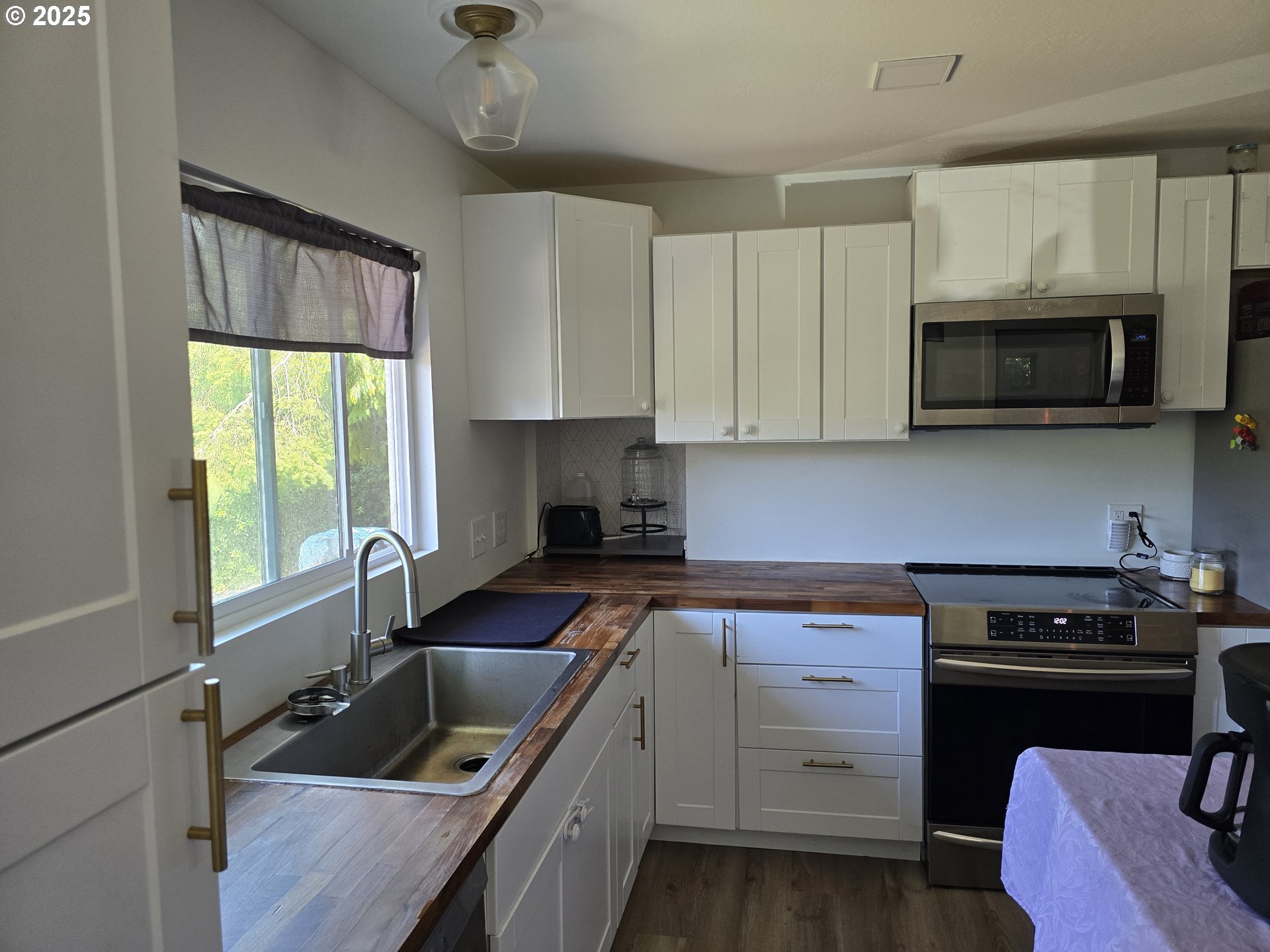 1660 Lincoln Road Coos Bay, OR 97420 - Photo 7 of 23 Gallery Image 7